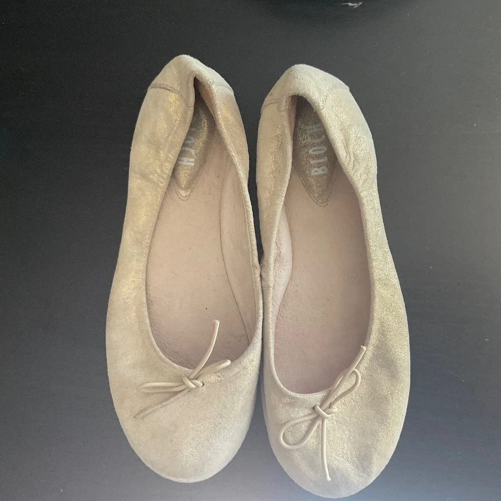 Bloch Ballet Flat Size 32 (US 2)